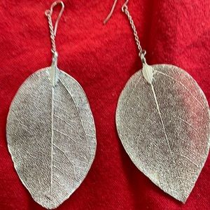 LEAF STYLE EARRINGS